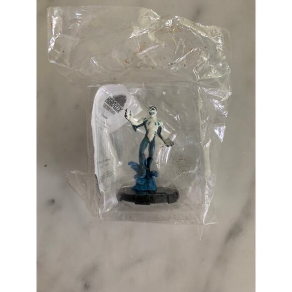 NIP 2005 Hero Clix City of Villians Figurine Cryptic Studios - Picture 1 of 7